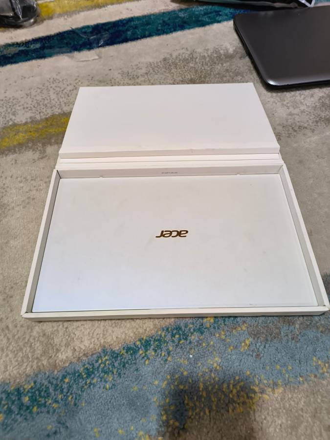 Acer Swift Business laptop | 8th Gen i7 Monster | For Spares or Repairs