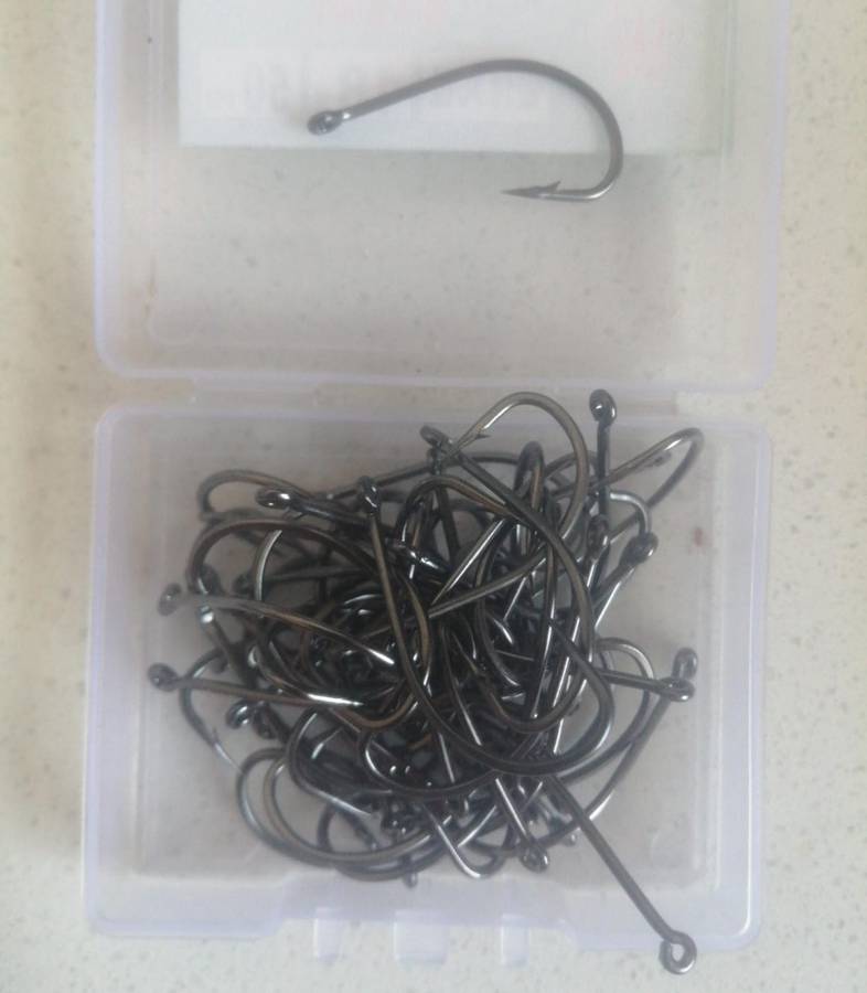 Box high Carbon steel fishing hooks, choose between 80pc size 15 or 70pc size 16