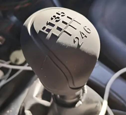 1pc Silicone Gear Shift Knob Cover Gear Shift Non Slip Grip, for 6 Gear R top left, color Black