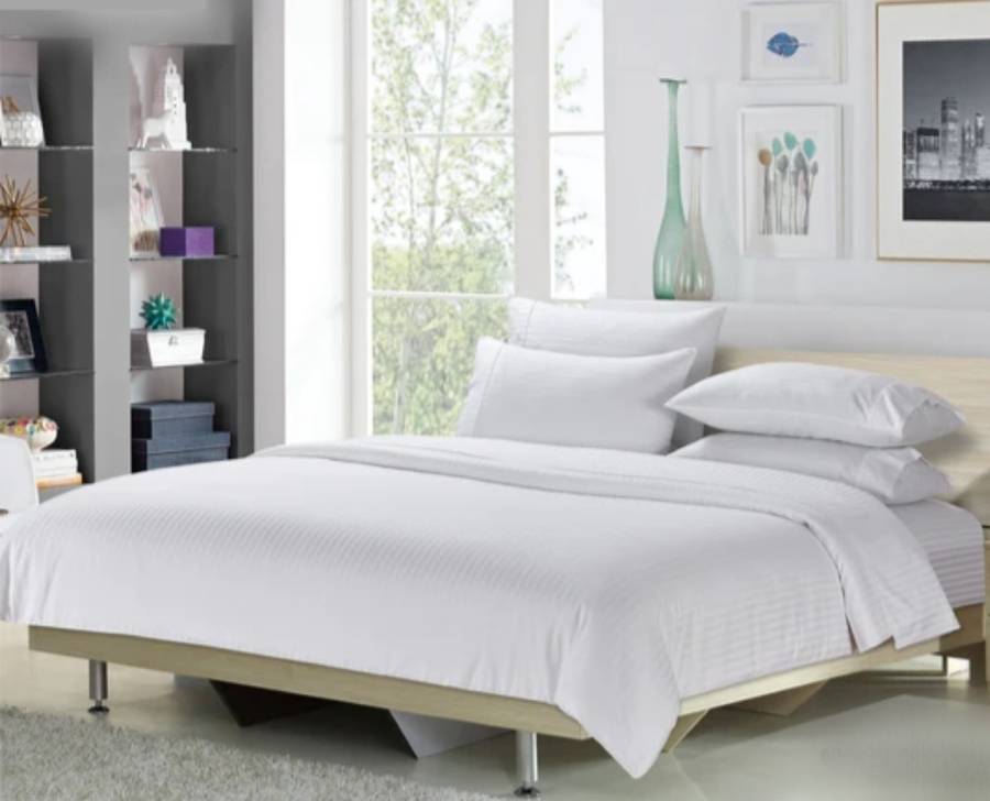 4pc King sheet set, includes 1x flat sheet, 1 x fitted sheet and 2 standard pillow cases, white