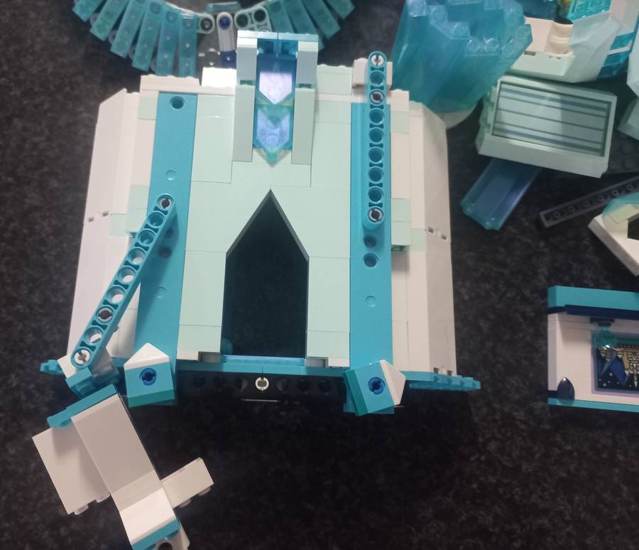 LEGO DISNEY  FROZEN ELSAS ICE PALACE AND MANY OTHER PARTS