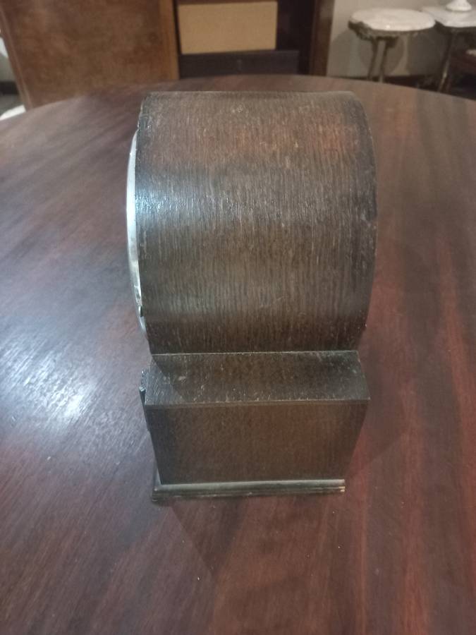 VINTAGE MANTEL CLOCK - OLD CASING CHANGED TO BATTERY OPERATED