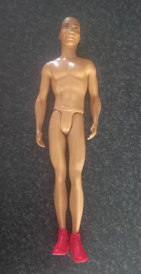 COLLECTION 5X BARBIE DOLLS, KEN, LOTS OF MYSCENE SHOES AND CLOTHING