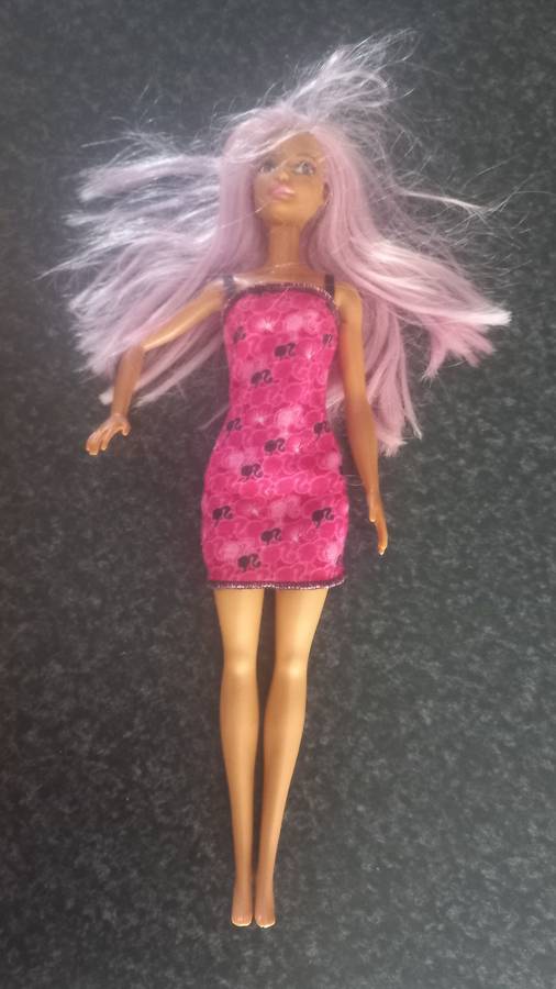 COLLECTION 5X BARBIE DOLLS, KEN, LOTS OF MYSCENE SHOES AND CLOTHING