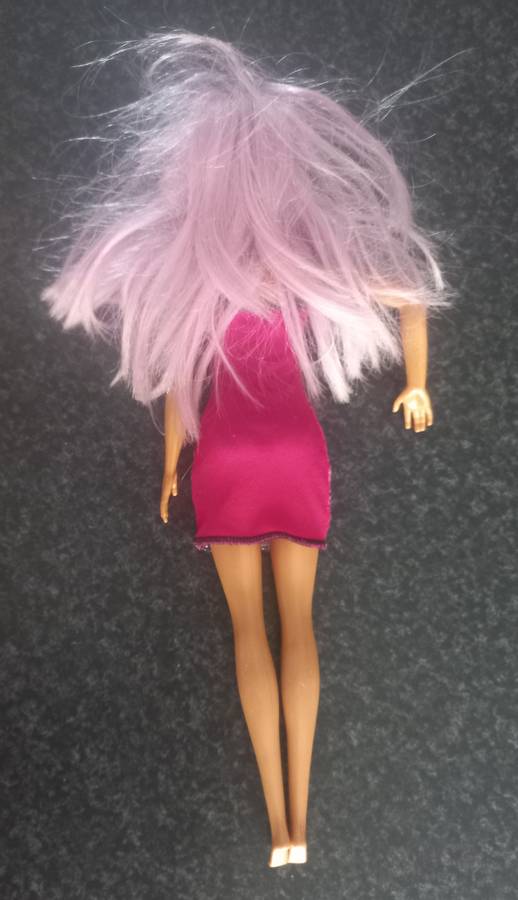 COLLECTION 5X BARBIE DOLLS, KEN, LOTS OF MYSCENE SHOES AND CLOTHING