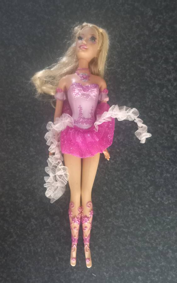 COLLECTION 5X BARBIE DOLLS, KEN, LOTS OF MYSCENE SHOES AND CLOTHING