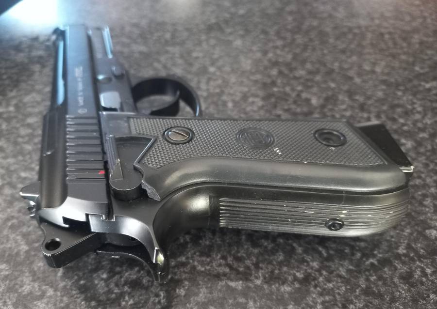 A KWL GAS PISTOL - MADE IN TAIWAN