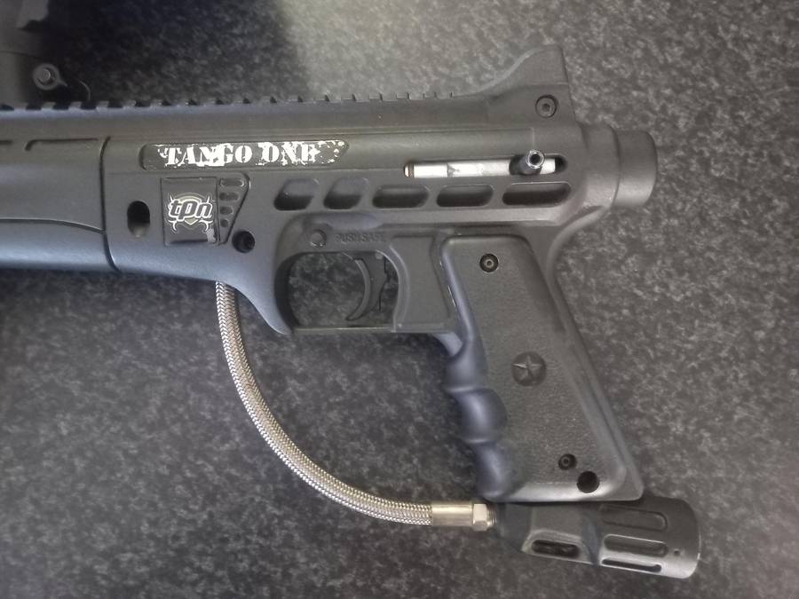 TASNGO ONE PAINTBALL GUN IN GOOD CODITION