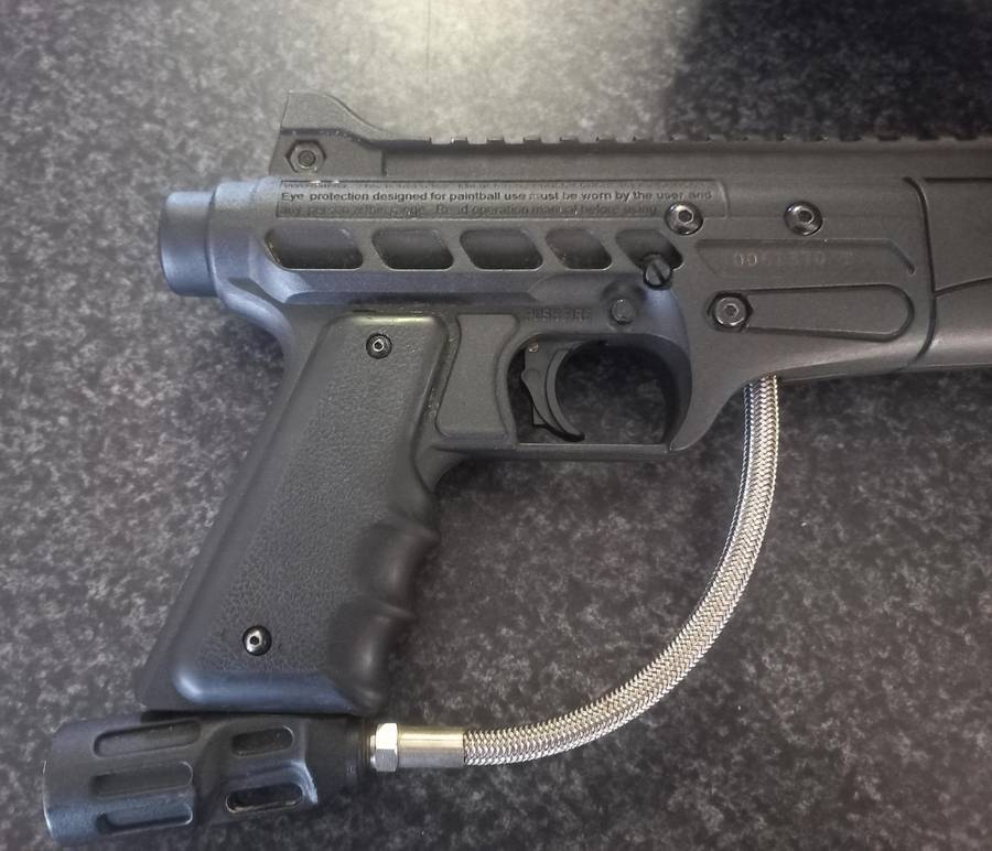 TASNGO ONE PAINTBALL GUN IN GOOD CODITION