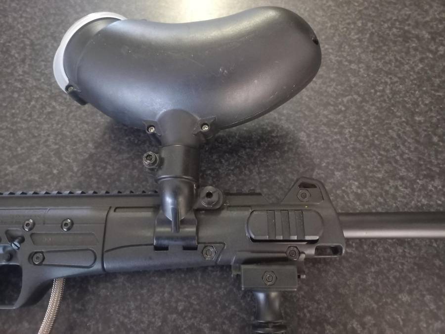 TASNGO ONE PAINTBALL GUN IN GOOD CODITION