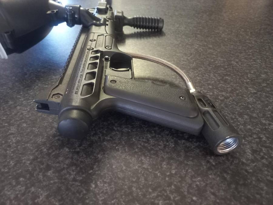 TASNGO ONE PAINTBALL GUN IN GOOD CODITION