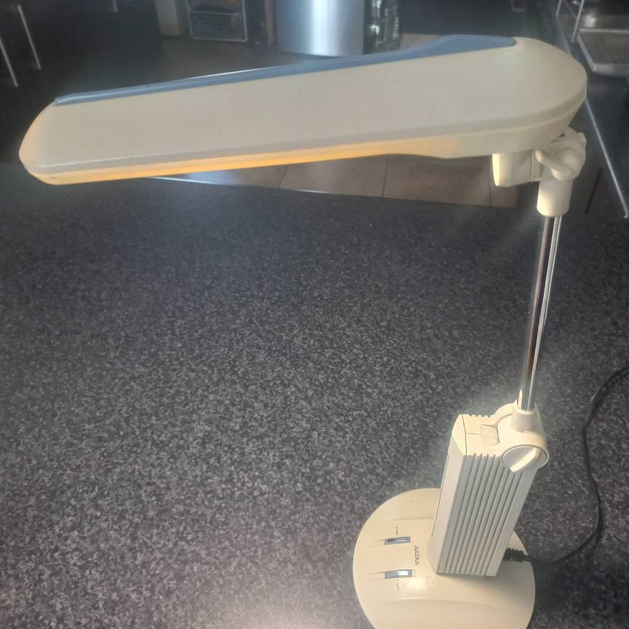AKINA TABLE LAMP IN VERY GOOD WORKING CONDITION