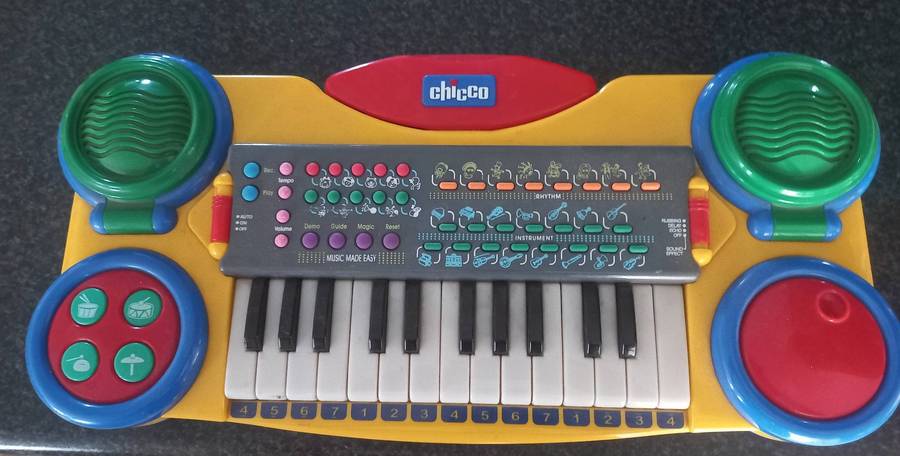 CHICO CHILDRENS PIANO IN VERY GOOD WORKING CONDITION