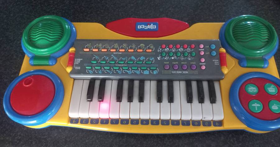 CHICO CHILDRENS PIANO IN VERY GOOD WORKING CONDITION