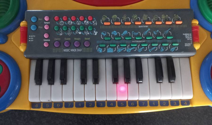 CHICO CHILDRENS PIANO IN VERY GOOD WORKING CONDITION