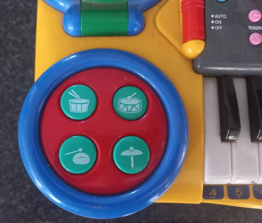 CHICO CHILDRENS PIANO IN VERY GOOD WORKING CONDITION