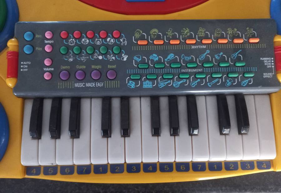 CHICO CHILDRENS PIANO IN VERY GOOD WORKING CONDITION