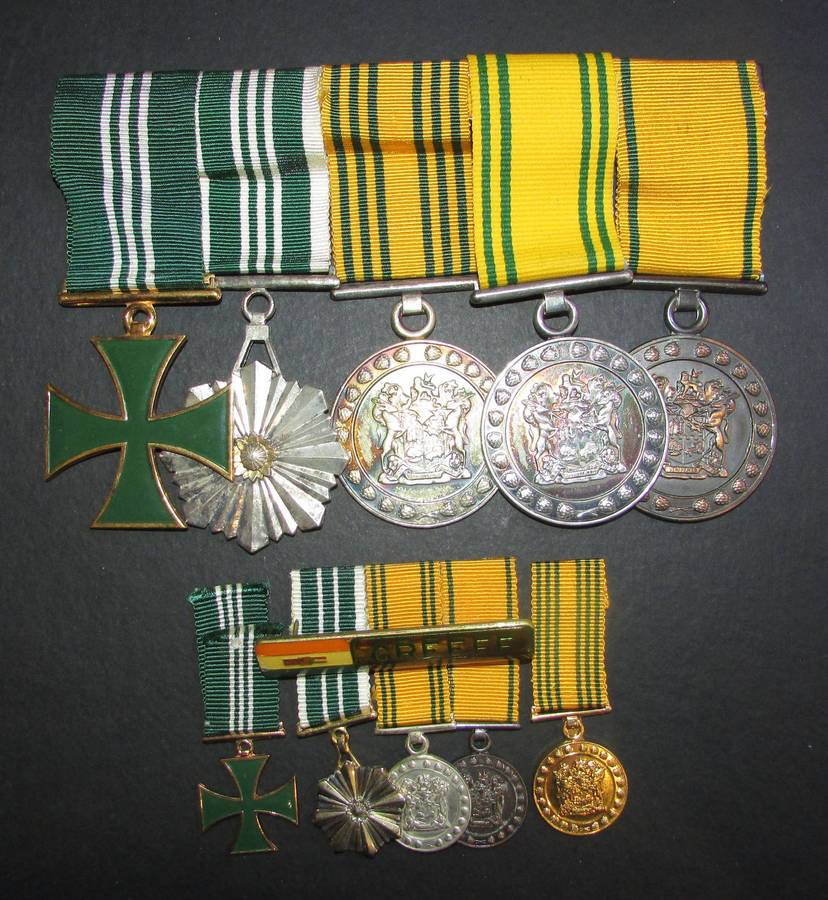 Full Size with Miniatures South African Prison Services Group:28385-A A/O IJM.Greeff