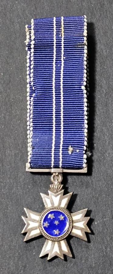 SADF - Minaiature Southern Cross Decoration ( SAM - Numbered 43 )