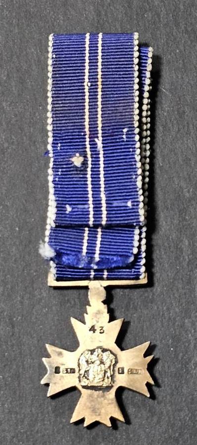 SADF - Minaiature Southern Cross Decoration ( SAM - Numbered 43 )