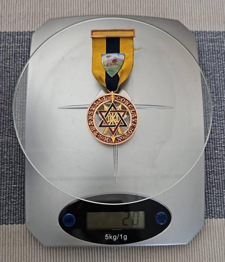 Masonic Jewel in 9CT Gold - ( Total Weight of 20 Grams )