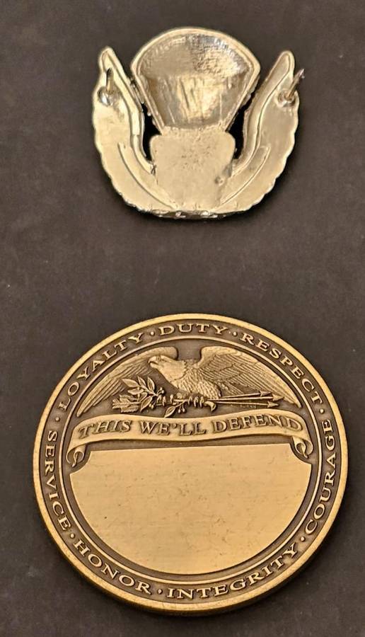 U.S. Army 82nd Airborne Division Challenge Coin and Badge