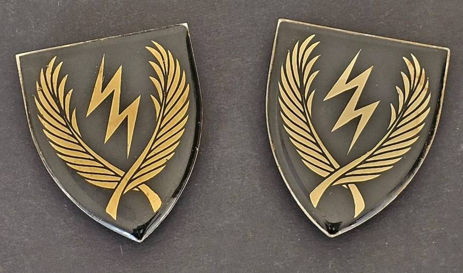 SADF - 11 SA Infantry Shoulder Flash Pair