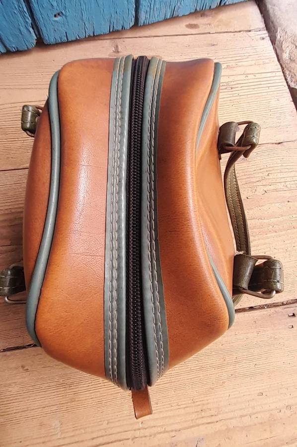 Gorgeous retro mini bowling bag
