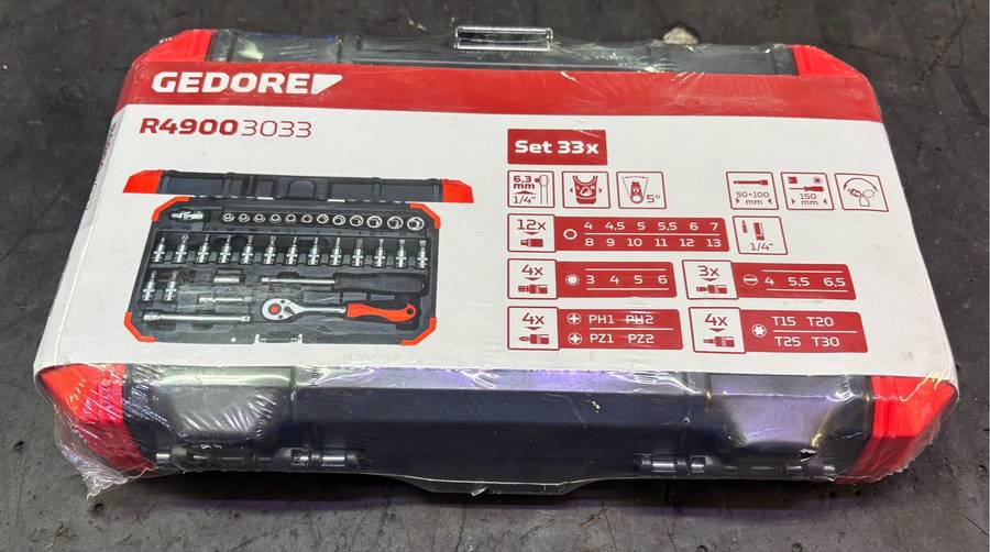 Gedore 33 Piece 1/4 Inch Drive Socket Set 4 to 13 mm Red
