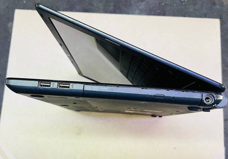 Acre aspire E1 572 LAPTOP (dead read description)