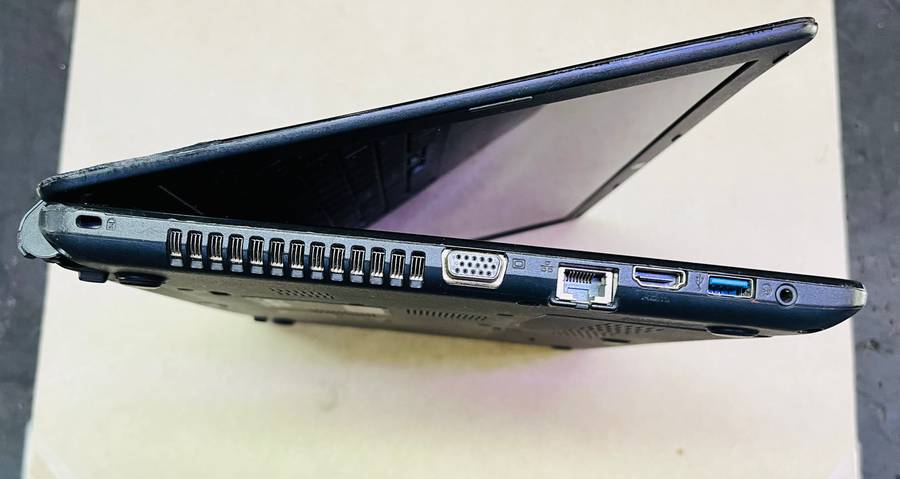 Acre aspire E1 572 LAPTOP (dead read description)