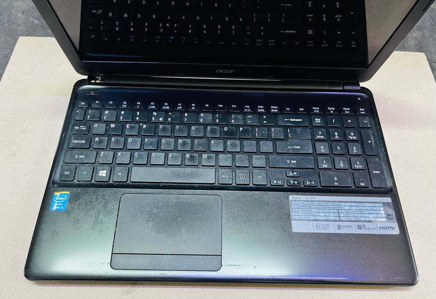 Acre aspire E1 572 LAPTOP (dead read description)