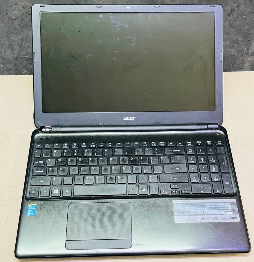 Acre aspire E1 572 LAPTOP (dead read description)
