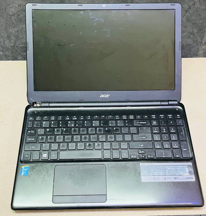 Acre aspire E1 572 LAPTOP (dead read description)