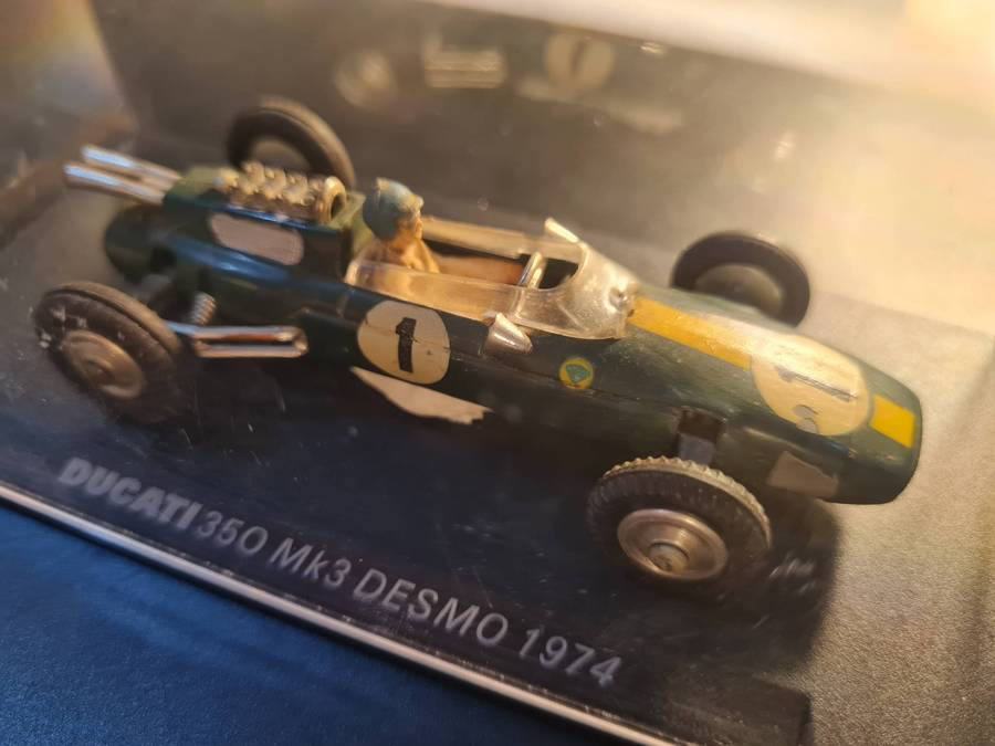 1/43 scale Ducati 350 Mk3 DESMO 1974