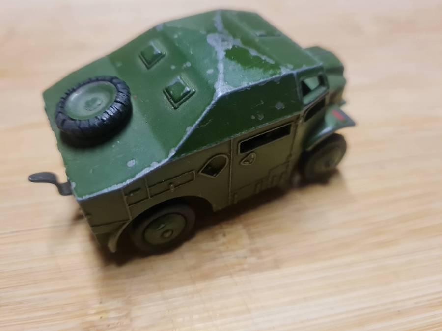 #688 DINKY FIELD ARTILLERY TRACTOR , made in England