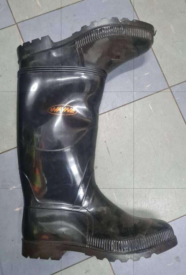 Black Gumboots size 4