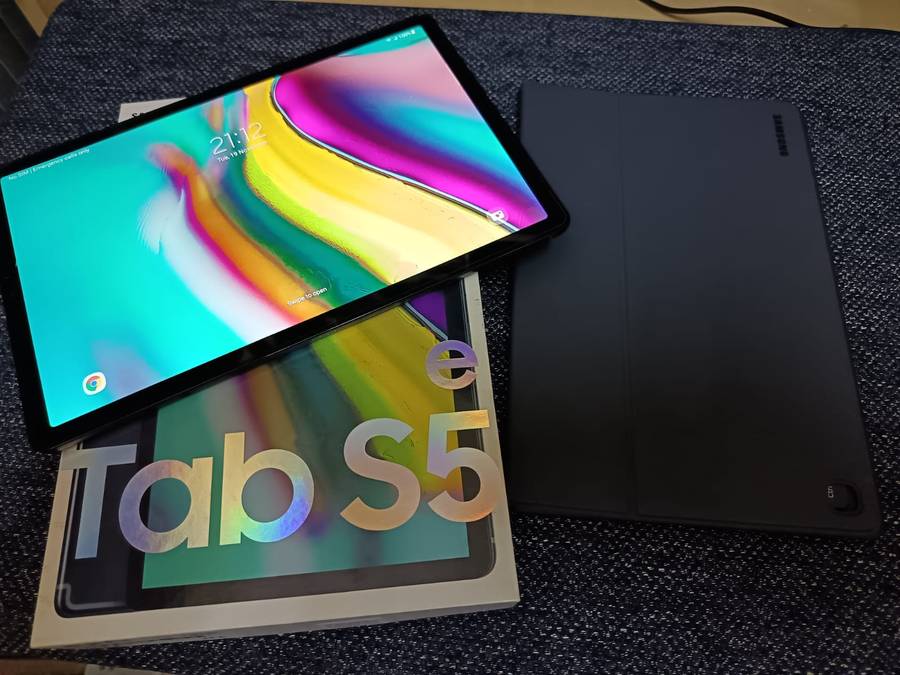 Samsung Tab S5e 10.5" Tablet (with Samsung Bookcover Keyboard)