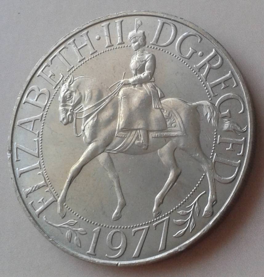 1977 Elizabeth nickel crown in box