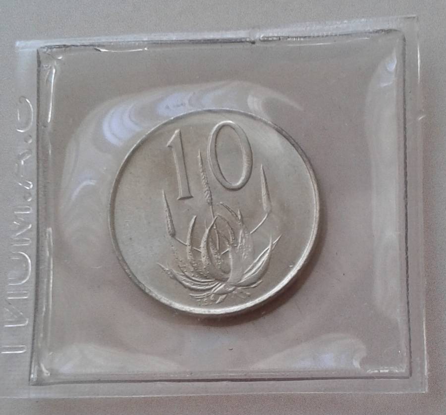Uncirculated 1967 English nickel 10c (low mintage)