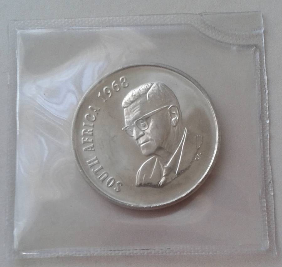 Uncirculated 1968 English nickel 50c (Pres.Swart)