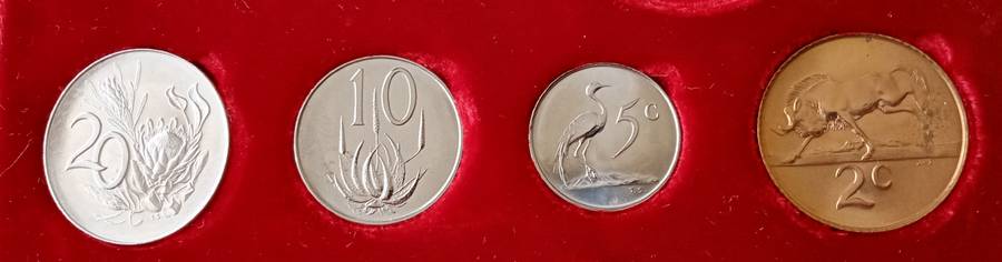 Set of x4 proof 1965 coins in red box (20c-2c).