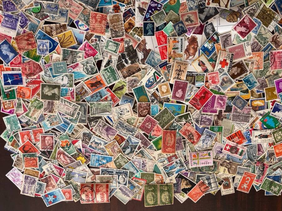 BulkLot Sale - World Mixture, off paper stamps (1000 Stamps). Lots of stamps.