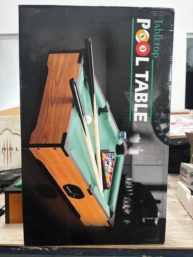 Tabletop pool table