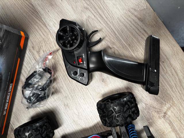 RC racing off road vehicle 2.4Ghz