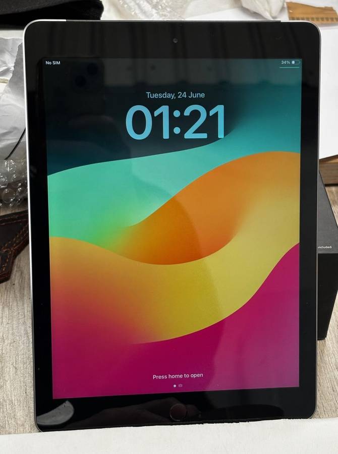 iPad 6th Gen - 128GB