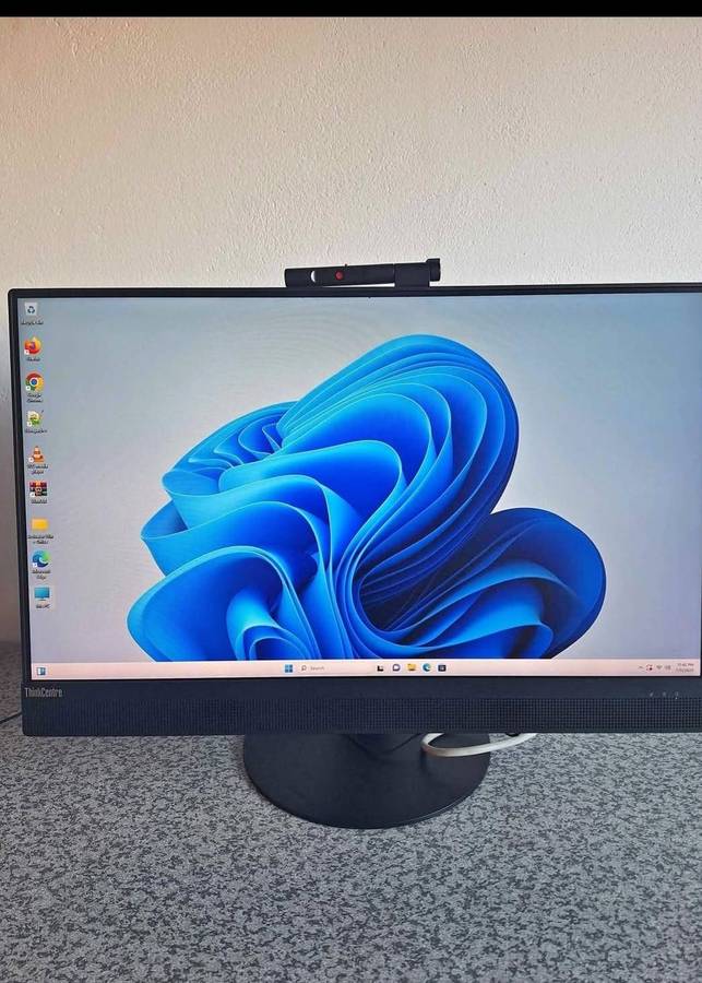 LENOVO AIO BUSINESS DESKTOP-I7 8TH GEN-16GIG RAM AND 512GIG SSD