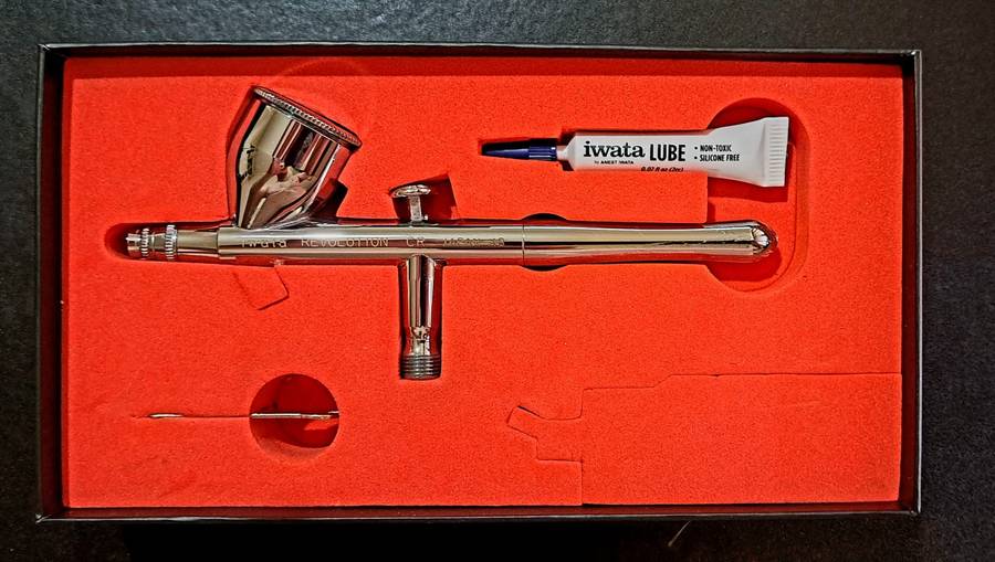 Iwata Revolution HP-CR Airbrush + Plus Mint Condition