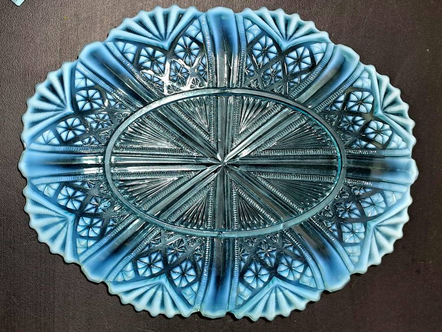 Exquisite Davidson 1900 Victorian Blue Pearline Glass 'Lords & Ladies' Bowl