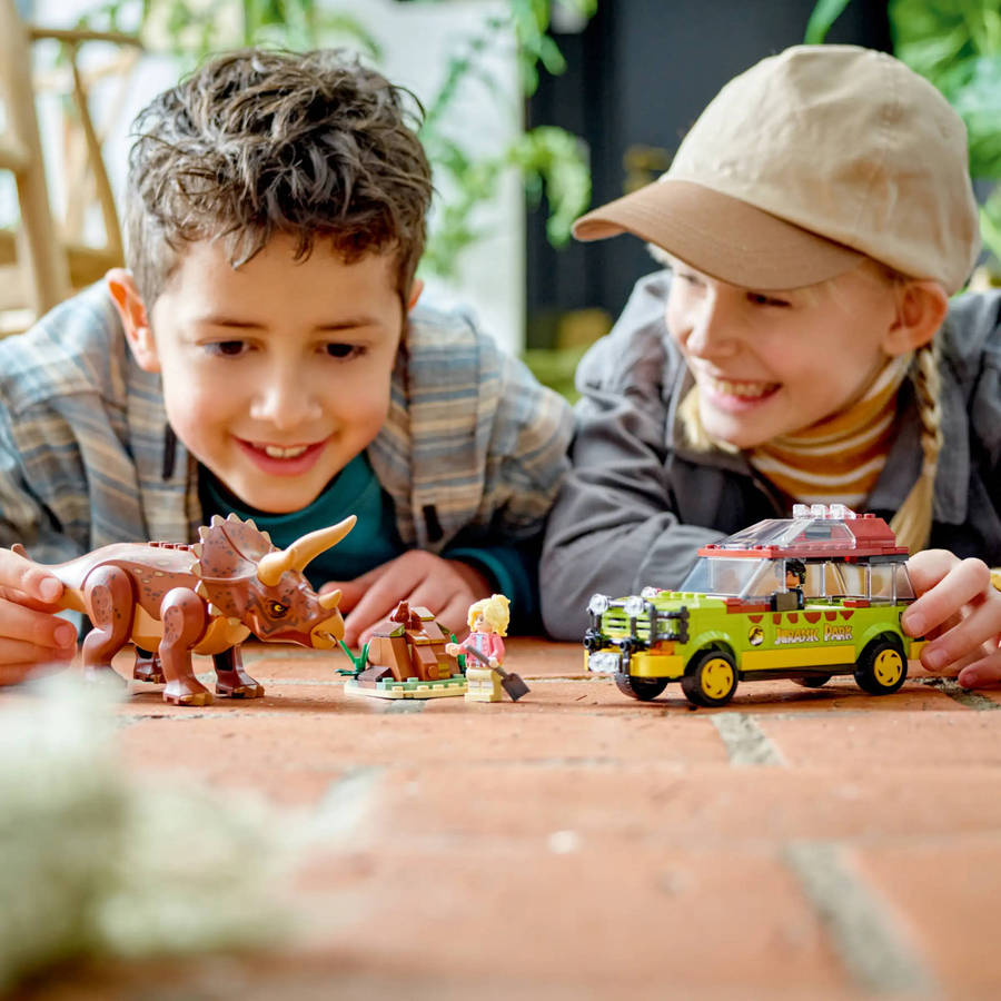 LEGO® Jurassic Park 30th Anniversary - Triceratops Research (76959)